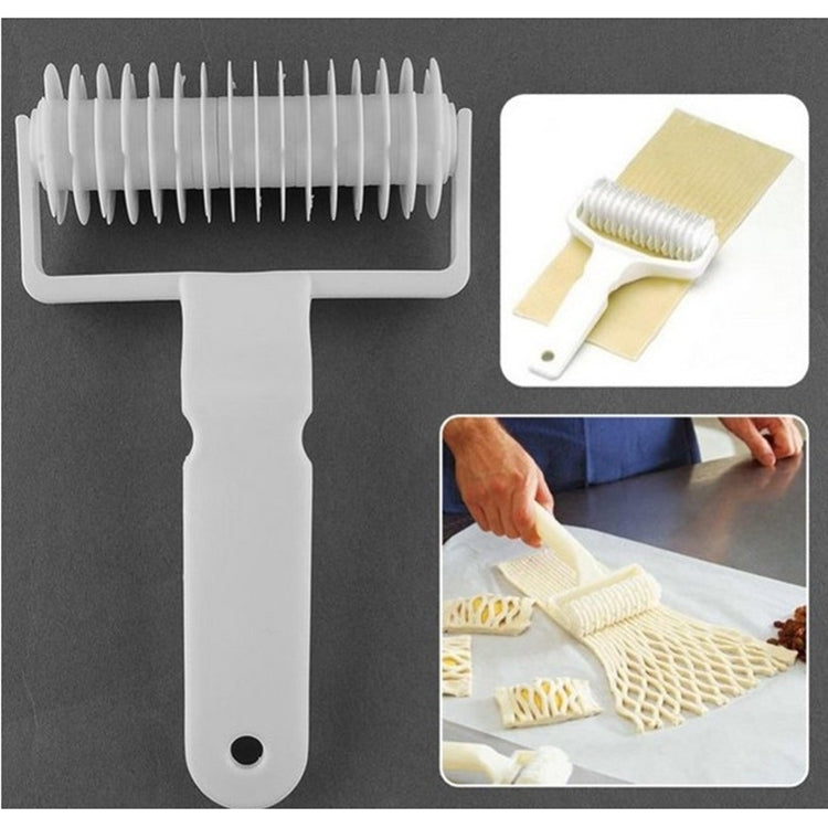 3 piece Large Leather Cutter Plastic Netting Knife Roller Knife, Hob Cookie / Pizza Pie Crust Special Cake Mould, Noodle Cutter 3
